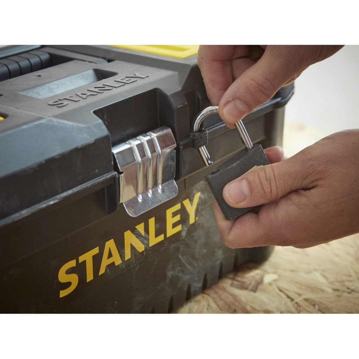 STANLEY กล่องเครื่องมือช่าง ขนาด 16 นิ้ว รุ่น Essential (สแตนเล่ย์)