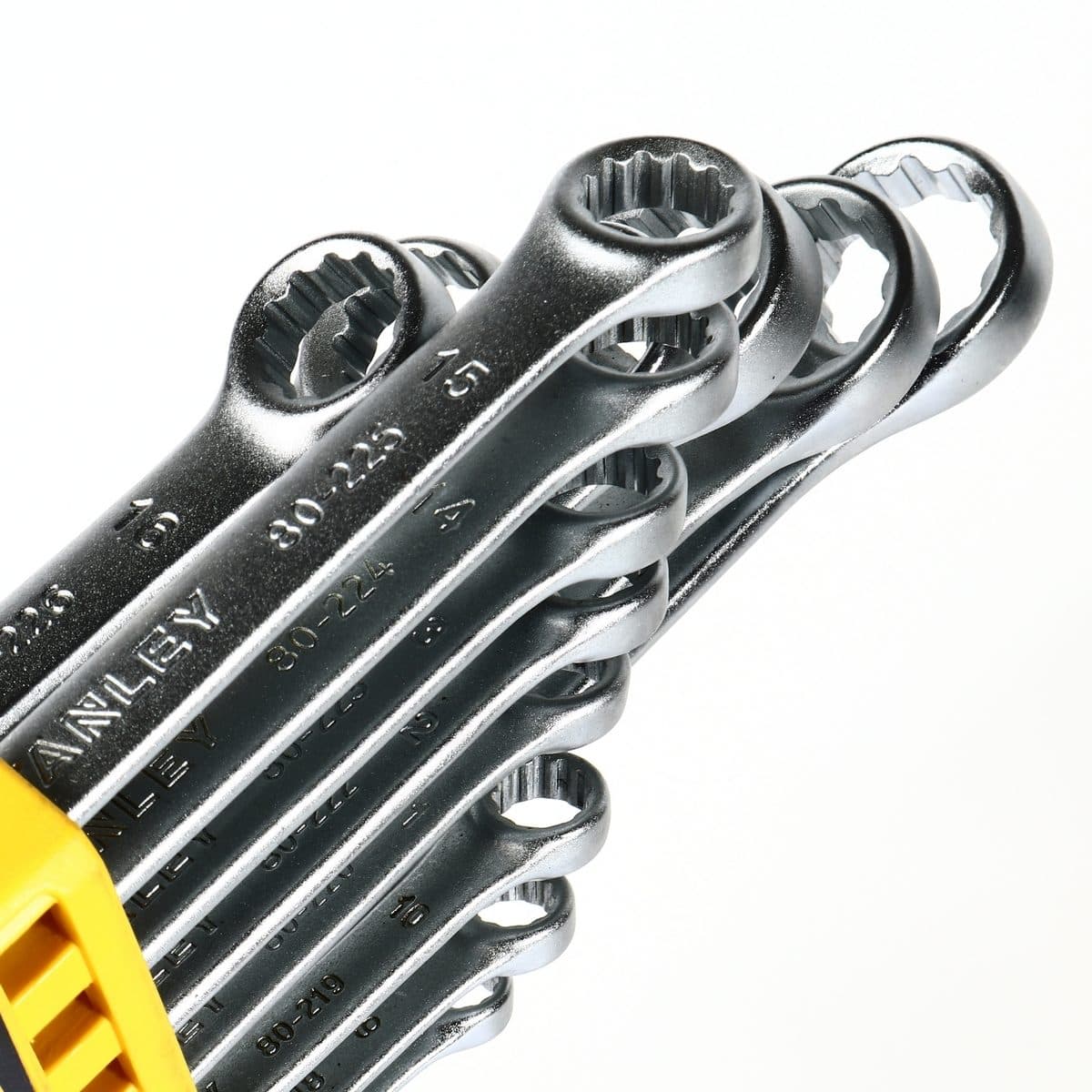 ชุดประแจแหวนข้างปากตาย 14 ชิ้น แบบแขวน สแตนเล่ย์ (STANLEY) รุ่น CWB ขนาด 8-24 มม. ในชุดประกอบไปด้วยเบอร์ 8,9,10,11,12,13,14,15,16,17,19,21,2