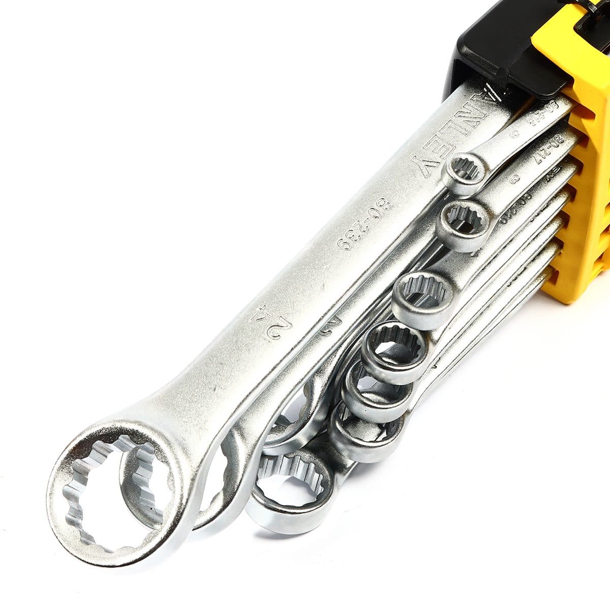 ชุดประแจแหวนข้างปากตาย 12 ชิ้น แบบแขวน สแตนเล่ย์ (STANLEY) รุ่น CWB ขนาด 6-24 มม. ในชุดประกอบไปด้วยเบอร์ 6,8,10,11,12,13,16,17,18,19,22,24 ม