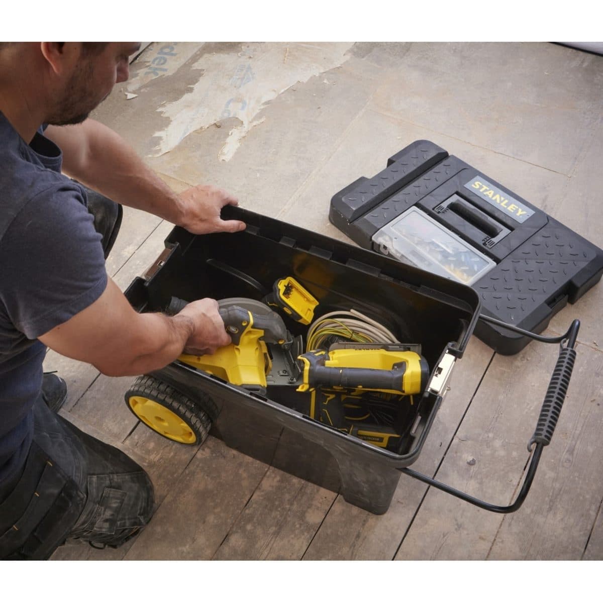 STANLEY กล่องเครื่องมือขนาดใหญ่ล้อลาก มีก้านจับ