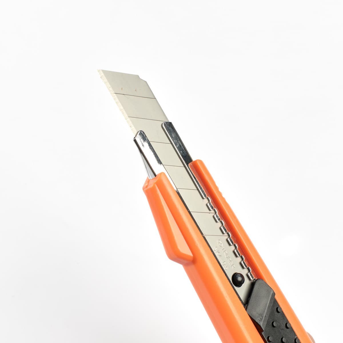 TRUPER มีดคัตเตอร์อเนกประสงค์ 16974 ขนาด 6 นิ้ว รุ่น CUT-6 ทำจากเหล็กกล้า SK4 ทนทานกว่าเหล็กกล้าคาร์บอนถึง 2 เท่า