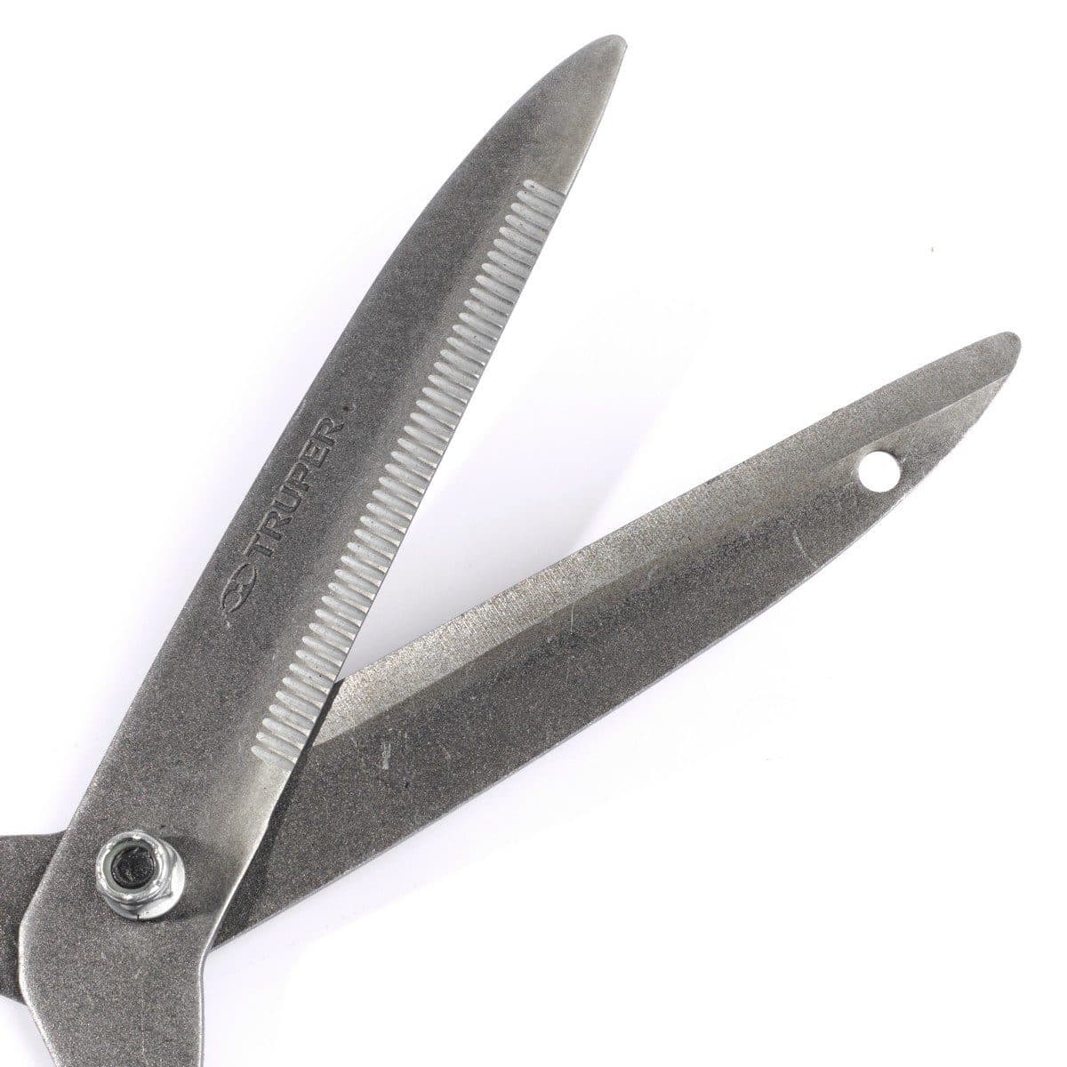 TRUPER กรรไกรตัดหญ้า ด้ามส้ม 21 นิ้ว รุ่น 18397 ด้ามจับแบบท่อพร้อมบูชโลหะ (ทรูเปอร์)