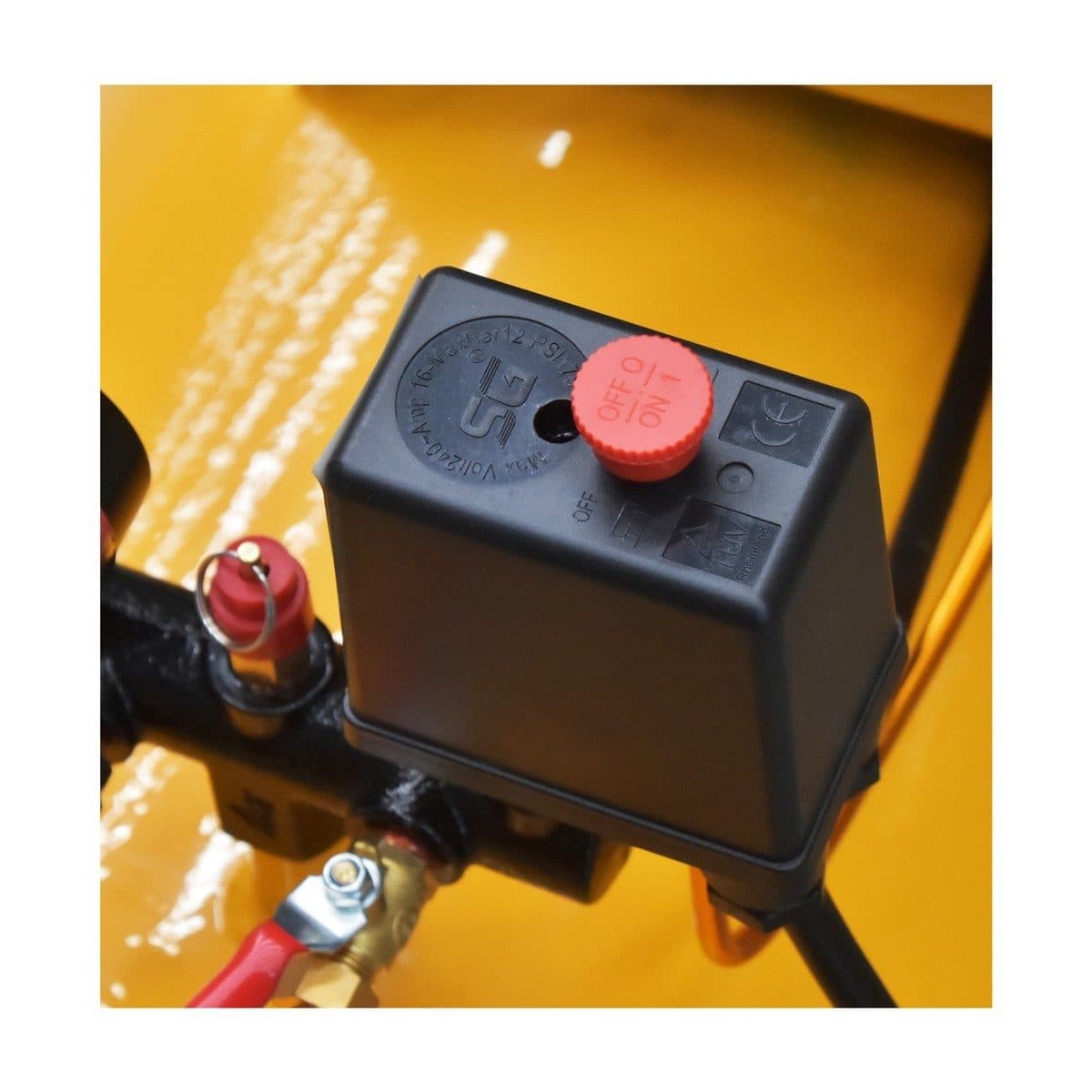 VALU ปั๊มลมสายพาน 2 หัว รุ่น 265-200 มอเตอร์ 3 แรงม้า (2200 วัตต์) ถัง 200 ลิตร ไฟ 1 เฟส ความเร็วรอบ 2,800 รอบ/นาที แรงดันลม 8 บาร์ ปริมาณลม