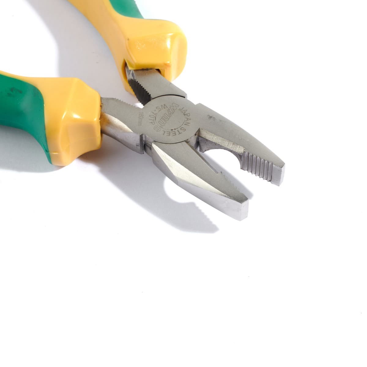 WS707P คีมปากจิ้งจก 7" ด้ามบ่าเหลือง